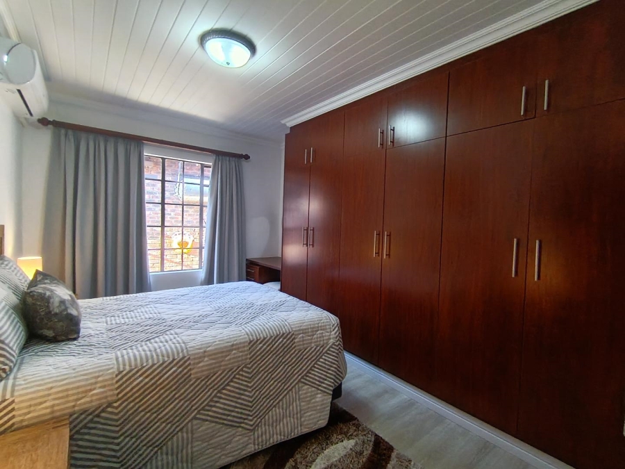 5 Bedroom Property for Sale in Langenhovenpark Free State